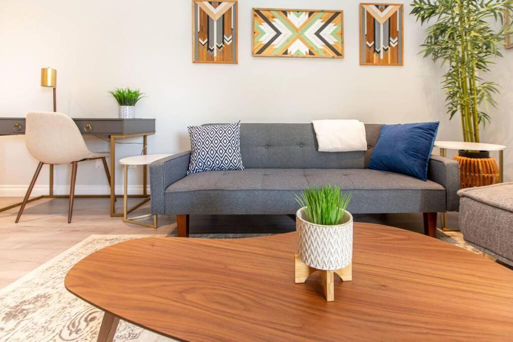 Beautiful & Cozy 1 Bedroom 1 Bath In The Westshore Victoria Exterior photo