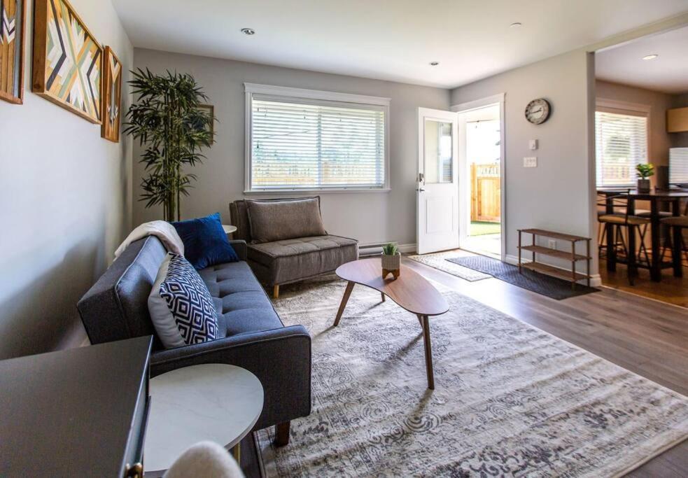 Beautiful & Cozy 1 Bedroom 1 Bath In The Westshore Victoria Exterior photo